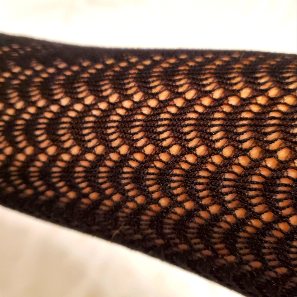 NWOT Fishscale fishnet pattern black stockings